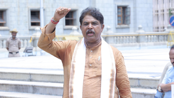 R ashok Slams CM Siddaramaiah Says Shift Him Not Chinnaswamy Stadium