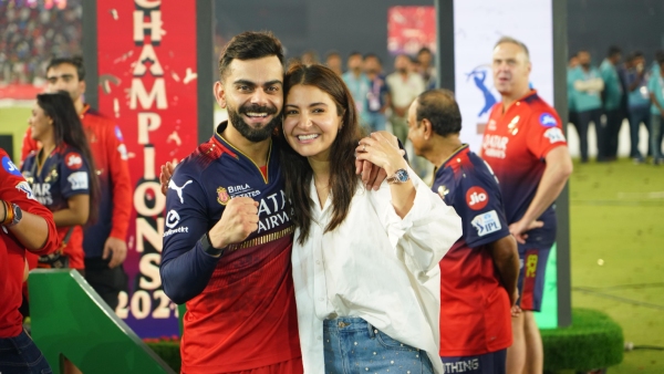Anushka Sharma Wipes Virat Kohli Tears After Rcb Wins Ipl 2025 Trophy Anushka Sharma Wipes Virat Kohli Tears After Rcb Wins Ipl 2025 Trophy