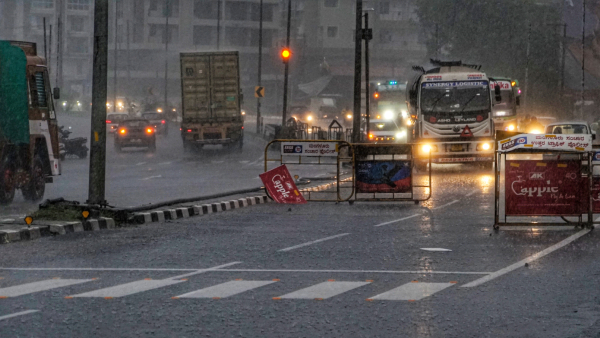 Karnataka Rain Cyclone Impact Heavy rain in Karnataka Orange and Yellow Alert in these districts