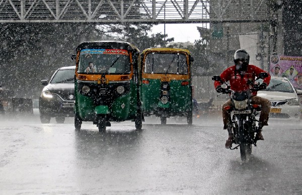 Cyclone Brewing in Bay of Bengal Red and Orange Alerts Issued Heavy Rain in these districts Imd Reports