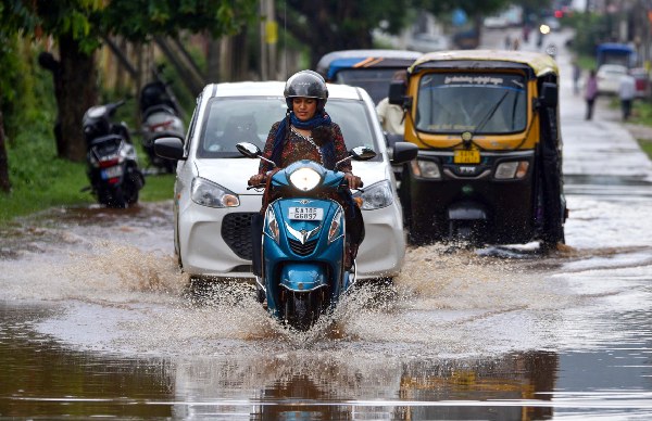 Cyclone Impact in Karnataka Heavy Rainfall Forecast for These Districts Over Next 6 Days