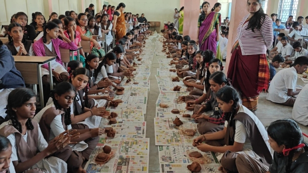 Only eco-friendly Ganesh idols are allowed to be immersed in Halasuru Lake Kalyani in Bengaluru Only eco-friendly Ganesh idols are allowed to be immersed in Halasuru Lake Kalyani in Bengaluru
