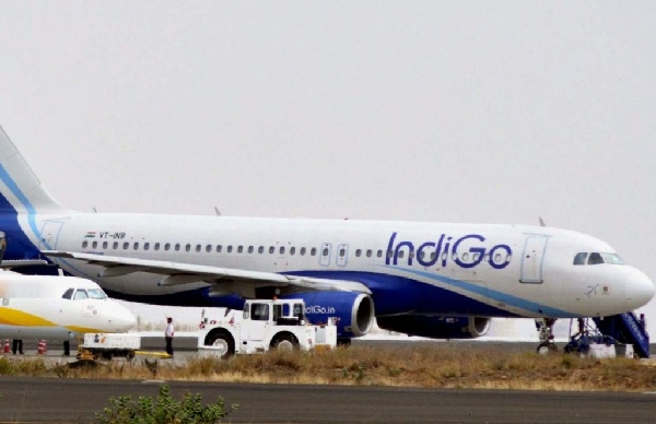 Video of man slapping One person who had panic attack on IndiGo flight goes viral Outrage Video of man slapping One person who had panic attack on IndiGo flight goes viral Outrage