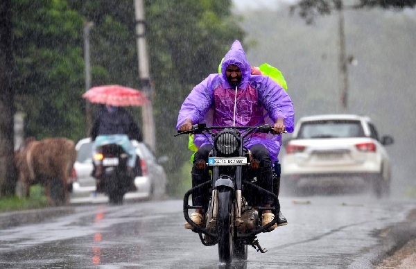 Karnataka Rains IMD Issues Yellow Alert in 10 Districts as Air Pressure Drops Again