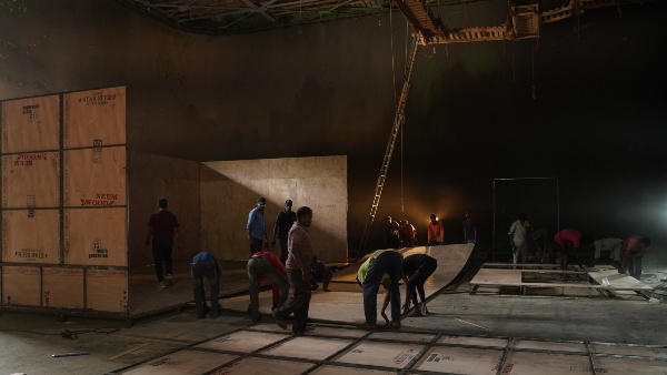 shivarajkumar-dhananjay-666-operation-dream-theater-grand-set-at-kanteerava-studio