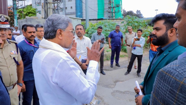 CM Siddaramaiah gives One Month deadline to Commissioner to close potholes