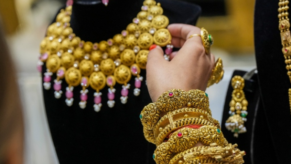 Gold Price Drop Global Market Fall May Lower Gold and Silver Rates In India