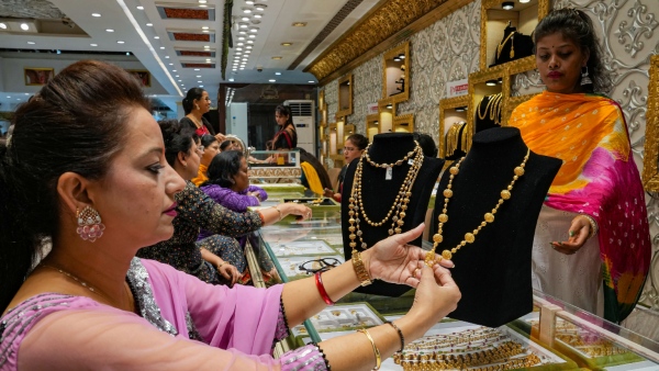 Gold Price Hits Record 1 34 800 Before Diwali Silver Price Drops Slightly Gold Price Hits Record 1 34 800 Before Diwali Silver Price Drops Slightly
