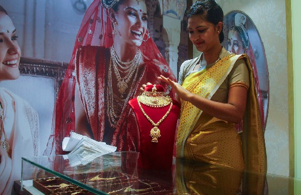 Gold Rate Oct 24 Another Shock for Gold Lovers Gold Prices Hit New Record Silver Prices Drop