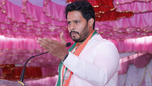Nikhil Kumaraswamy A Scam Worth One Lakh Crore Is going on in the name of account conversion