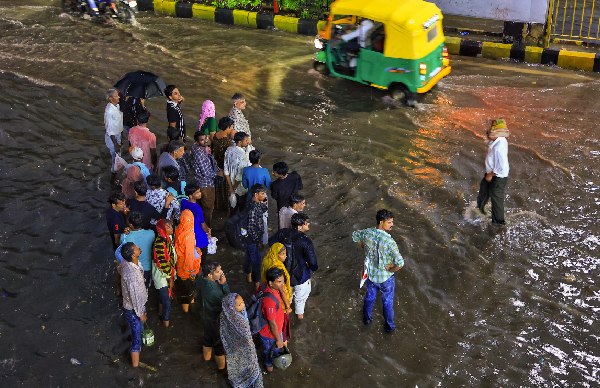 Cyclone Impact IMD Issues Rain Alert for Karnataka Till October 8