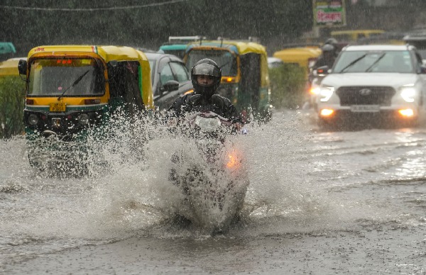 Cyclone Impact Heavy Rains to Lash Bengaluru and 20 Karnataka Districts for 7 Days
