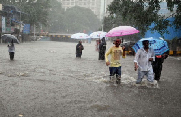 Cyclone Heavy Rain 3 day holiday for schools and colleges in these parts