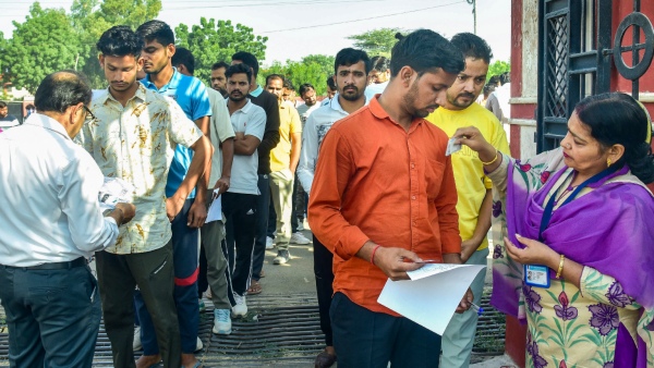 Bihar Assembly Elections 2025 Priyanka Gandhi Vadra makes a surprising statement Bihar Assembly Elections 2025 Priyanka Gandhi Vadra makes a surprising statement