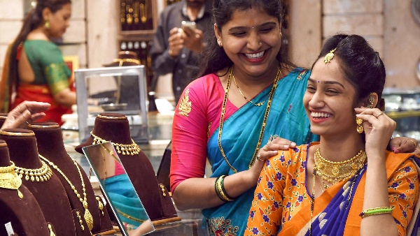 Gold Rate Today Nov 26 Sharp Price Jump Shocks Buyers Karnataka