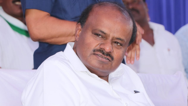 Union Minister H D Kumaraswamy has rushed to the aid of the teachers of Mysugar School