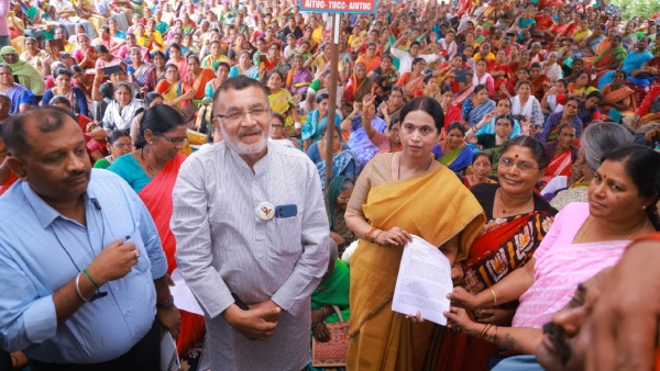 Lakshmi Hebbalkar Gives An Update On Gratuity To Anganwadi Workers