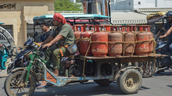 LPG Price Drop Soon India US Import Deal May Reduce Cylinder Rates LPG Price Drop Soon India US Import Deal May Reduce Cylinder Rates