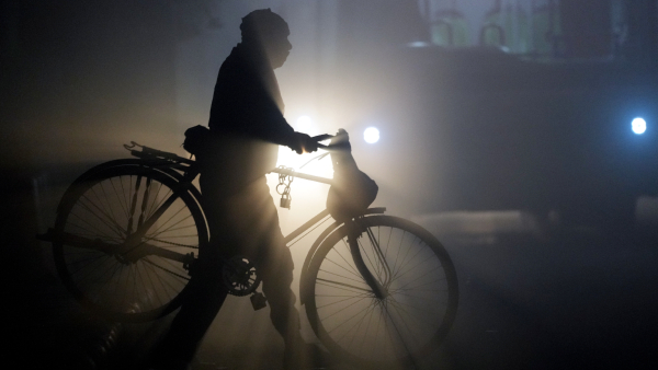 Delhi Air Quality Drops Sharply Orange Alert Issued As AQI Crosses 400