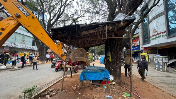 GBA Clears Encroachment of footpath shops at Gandhi Bazaar Bengaluru GBA Clears Encroachment of footpath shops at Gandhi Bazaar Bengaluru