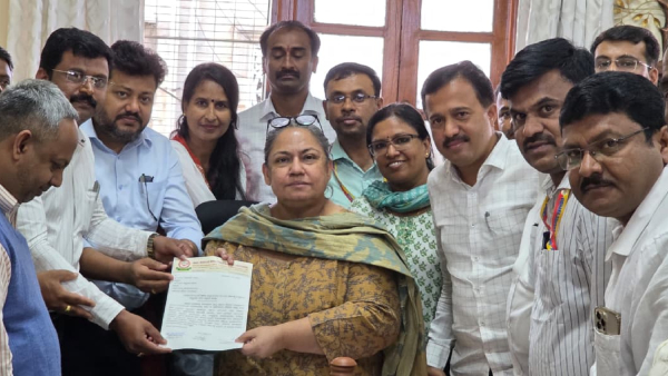 Government employees warn government about implementing old pension scheme