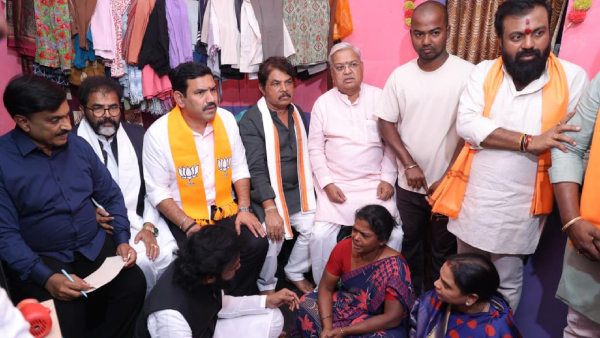 BJP gives Rs 10 lakh compensation to deceased Rajashekar s family BY Vijayendra BJP gives Rs 10 lakh compensation to deceased Rajashekar s family BY Vijayendra