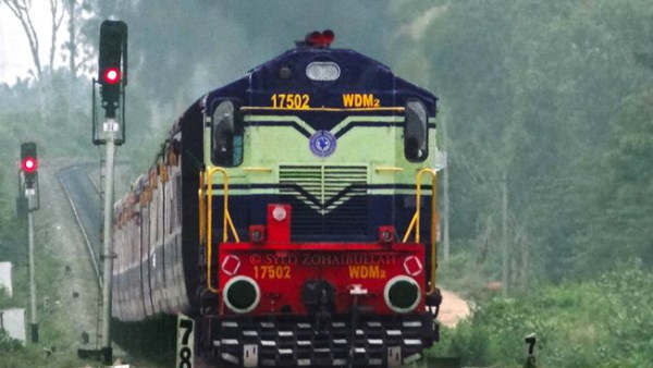 Major Express Trains to Now Halt at Nayandahalli Railway Station Big Relief for Bengaluru Passengers Major Express Trains to Now Halt at Nayandahalli Railway Station Big Relief for Bengaluru Passengers