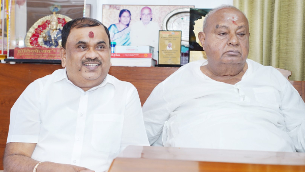 HD Deve Gowda - Narayana Gowda debate on Kannadigas problems