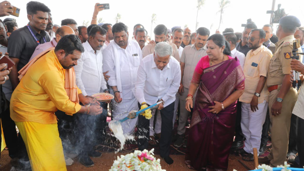 Chair Thrown At Union Minister Somanna In Koppal