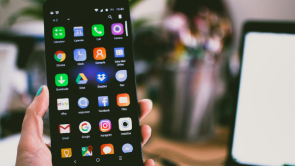 Karnataka Government Considers Restricting Mobile Phone Use for Students Under 16 Know details