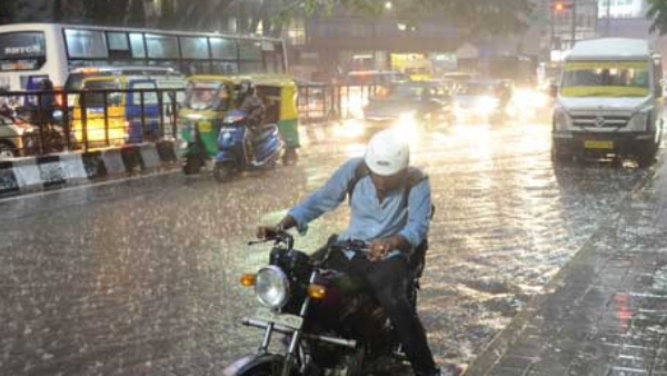 Karnataka Rains Heavy rain Likely in Bengaluru and Several Districts in Next 3 Hours Know details Karnataka Rains Heavy rain Likely in Bengaluru and Several Districts in Next 3 Hours Know details