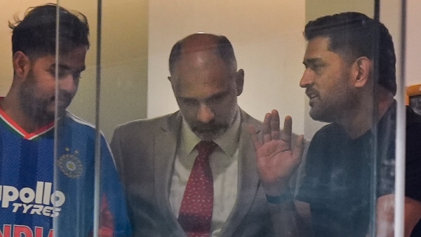 MS Dhoni s Jersey No 7 Trends After India s 7-Run Win Over England in T20 World Cup 2026 Semi-Final