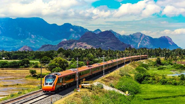 Bengaluru Mumbai Vande Bharat
