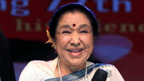 Mumbai Indians vs Royal Challengers Bengaluru Players Wear Black Armbands to Honor Asha Bhosle