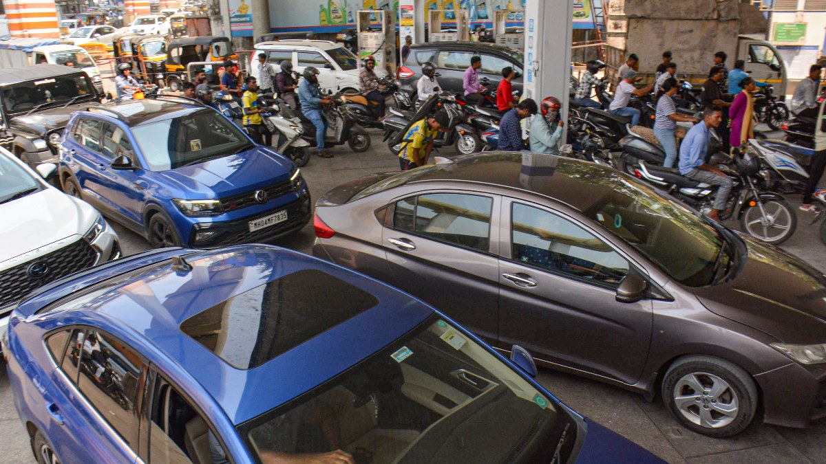 Petrol Price Hike: ಪೆಟ್ರೋಲ್ - ಡೀಸೆಲ್ ಬೆಲೆ 25 ರೂ.ದಿಂದ 28 ರೂ. ಹೆಚ್ಚಳ ಸಾಧ್ಯತೆ: ಕೇಂದ್ರ ಸರ್ಕಾರ ಹೇಳಿದ್ದೇನು