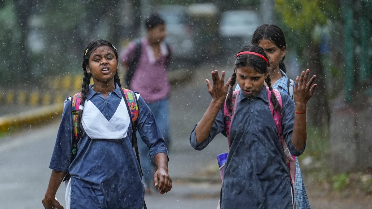 RTE ಉಚಿತ ಶಿಕ್ಷಣ: ಬಜೆಟ್‌ನಲ್ಲಿ ಘೋಷಣೆಯಾದರೂ ಆದೇಶವಿಲ್ಲ, 9 ಮತ್ತು 10ನೇ ತರಗತಿ ವಿದ್ಯಾರ್ಥಿಗಳಿಗೆ ಖಾಸಗಿ ಶಾಲೆಗಳ ಶುಲ್ಕದ ಬರೆ