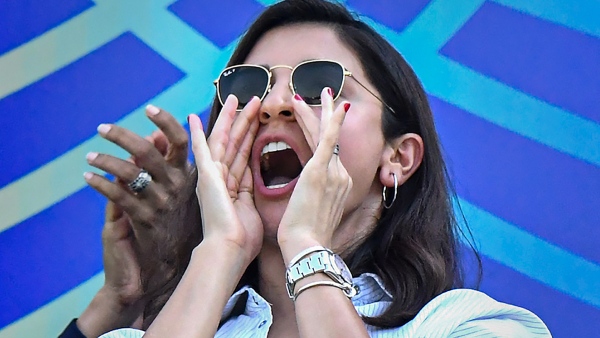 Virat Kohli 81 Powers RCB Win Anushka Sharma s Cute Celebration Goes huge Viral on Social Media Virat Kohli 81 Powers RCB Win Anushka Sharma s Cute Celebration Goes huge Viral on Social Media