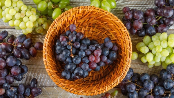 How to Clean Grapes Properly