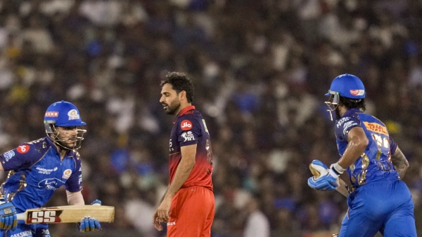 RCB vs MI IPL 2026 Bhuvneshwar Kumar s 4 Wickets Restrict Mumbai to 166 Know Three records details
