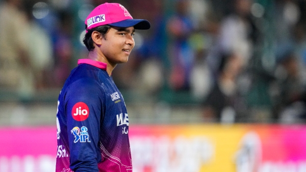 Alastair Cook Amazed by Vaibhav Sooryavanshi s Fearless Batting Michael Vaughan Reveals Funny Chat