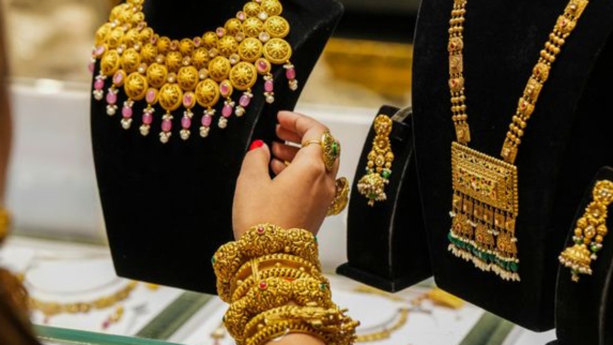 Gold Price Today: ಬಂಗಾರ ಖರೀದಿಸುವವರಿಗೆ ರಿಲೀಫ್: ಇಳಿಕೆಯ ಹಾದಿ ಹಿಡಿದ ಚಿನ್ನ, ಇಂದಿನ ಲೇಟೆಸ್ಟ್ ರೇಟ್ ಹೀಗಿದೆ