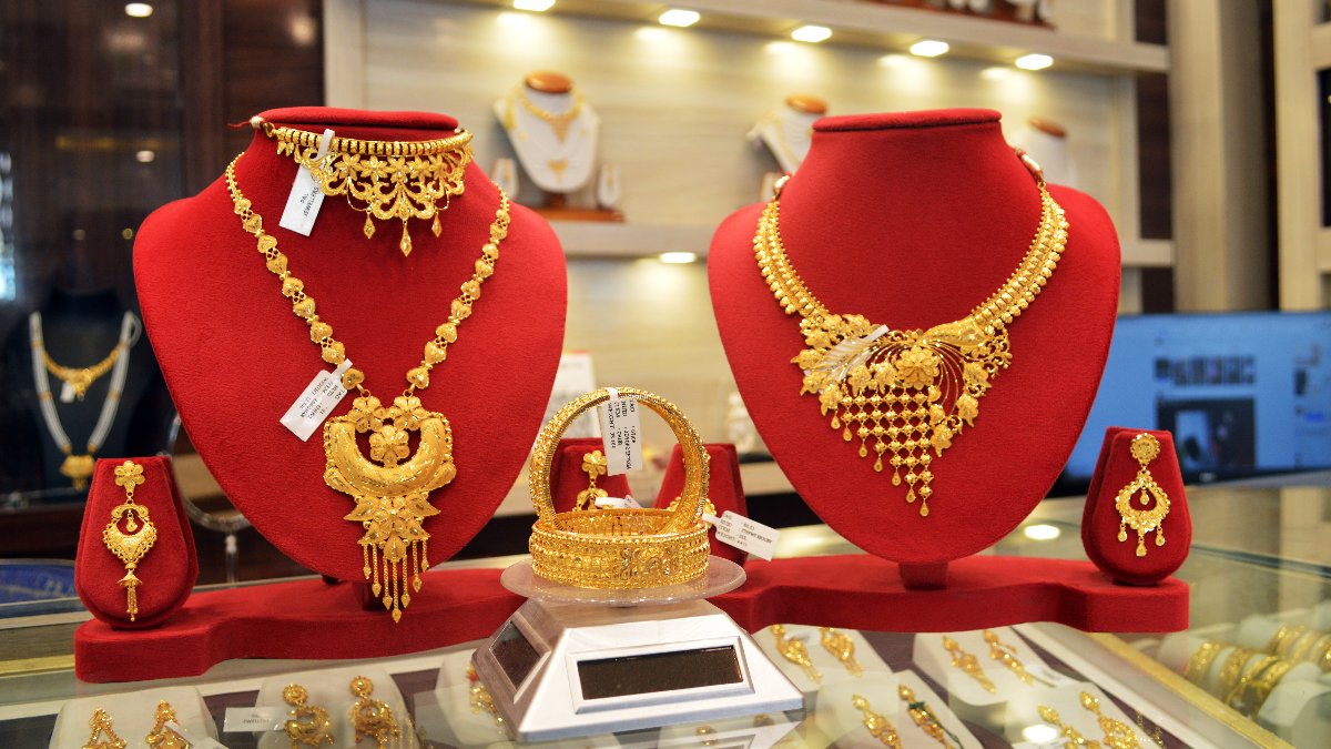 Gold Rate Today: ಚಿನ್ನ ಖರೀದಿಸುವವರಿಗೆ ಮತ್ತೆ ಸಿಹಿಸುದ್ದಿ; ಬೆಂಗಳೂರಿನಲ್ಲಿ ಇಂದಿನ ರೇಟ್ ಕೇಳಿದ್ರೆ ಖಂಡಿತ ಖುಷಿ ಪಡ್ತೀರಿ