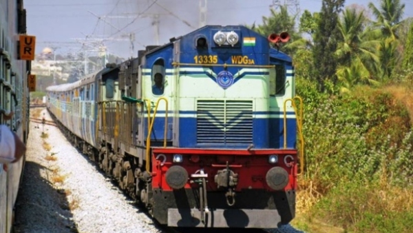Indian Railways Successfully Tests Kavach 4 0 at 160 kmph Major Boost for Train Safety Know detail Indian Railways Successfully Tests Kavach 4 0 at 160 kmph Major Boost for Train Safety Know detail