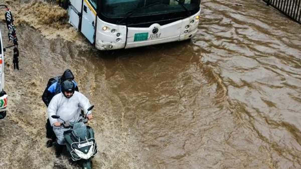 Mumbai Building Collapse 6 Dead as Four-Storey Building Crashes Due to Heavy Rain Red Alert Issued Mumbai Building Collapse 6 Dead as Four-Storey Building Crashes Due to Heavy Rain Red Alert Issued