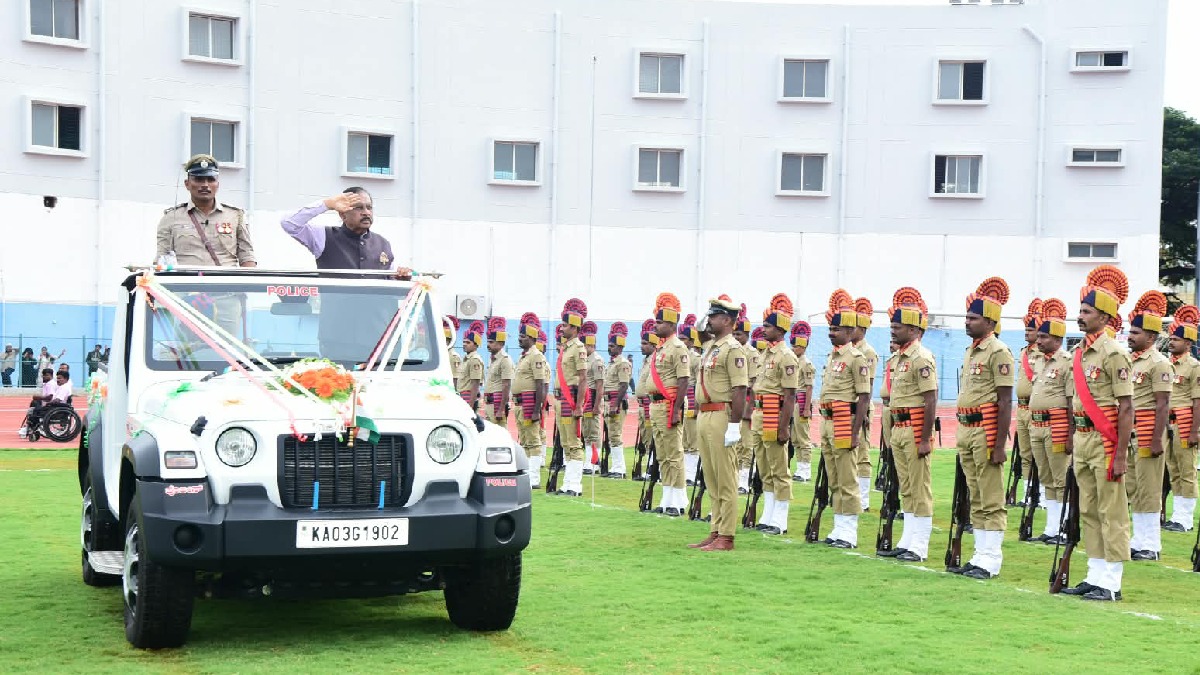 ಸಿದ್ಧಗಂಗಾ ಮಠದ ಶಿಕ್ಷಣ ಸೇವೆಗೆ ಡಾ. ಜಿ. ಪರಮೇಶ್ವರ್ ಶ್ಲಾಘನೆ