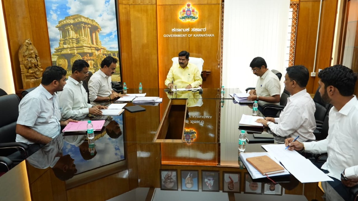 ಹಾಸ್ಟೆಲ್ ಕಾಮಗಾರಿ ವಿಳಂಬ: ಶಿವರಾಜ್ ತಂಗಡಗಿ ತರಾಟೆ, ಅಧಿಕಾರಿಗಳಿಗೆ ಡಿಸೆಂಬರ್ ಡೆಡ್‌ಲೈನ್