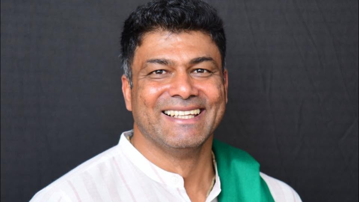 ನಮ್ಮ MLA ಅಮೆರಿಕದಲ್ಲಿದ್ದಾರೆ, ಭೇಟಿಯಾಗಲು ವೀಸಾ ಕೊಡಿಸಿ! ದರ್ಶನ್ ಪುಟ್ಟಣ್ಣಯ್ಯ ವಿರುದ್ಧ ರೈತರ ಆಕ್ರೋಶ