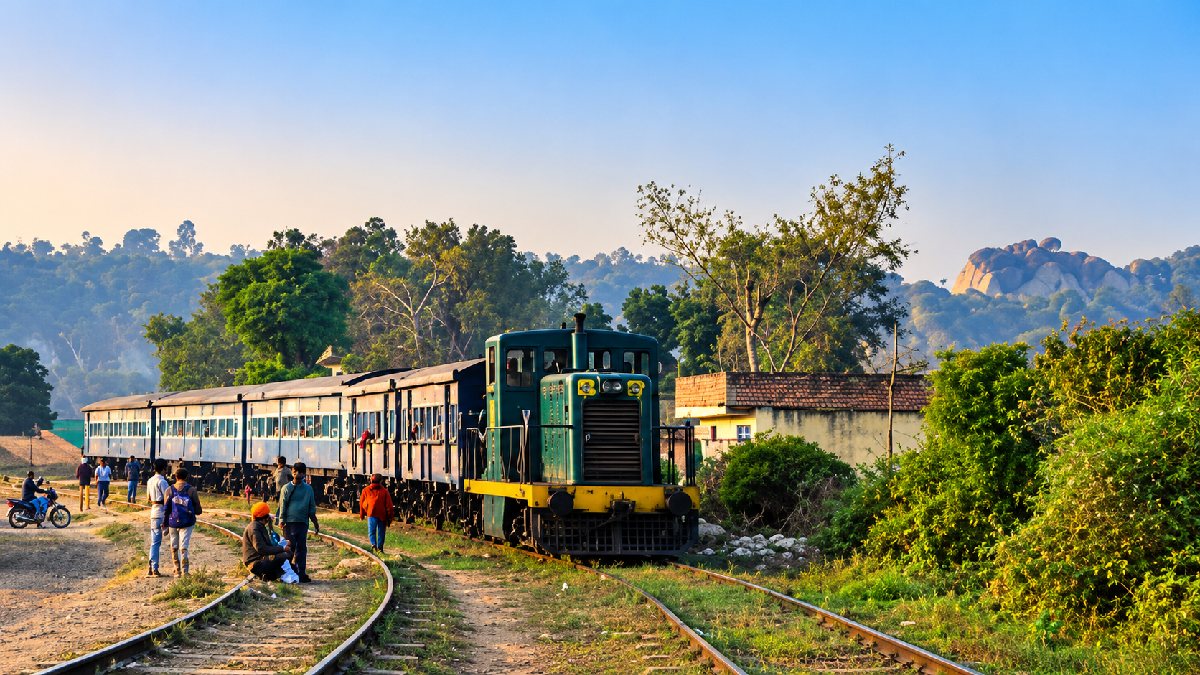 Free Train : ಈ ರೈಲಲ್ಲಿ ಹೋಗೋದಾದ್ರೆ ಟಿಕೆಟ್ ಕೊಳ್ಳೋದೇ ಬೇಡ, ಯಾಕೆ ಹೀಗೆ?