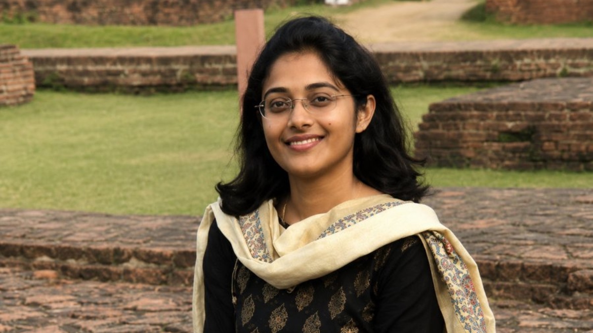 ಇಂಗ್ಲಿಷ್ ಬರಲ್ಲ ಎಂದು ಹೀಯಾಳಿಸಿದರೂ, ಮೊದಲ ಯತ್ನದಲ್ಲೇ 50ನೇ ರ್ಯಾಂಕ್ ಪಡೆದು IAS ಆದ ಸುರಭಿ ಗೌತಮ್