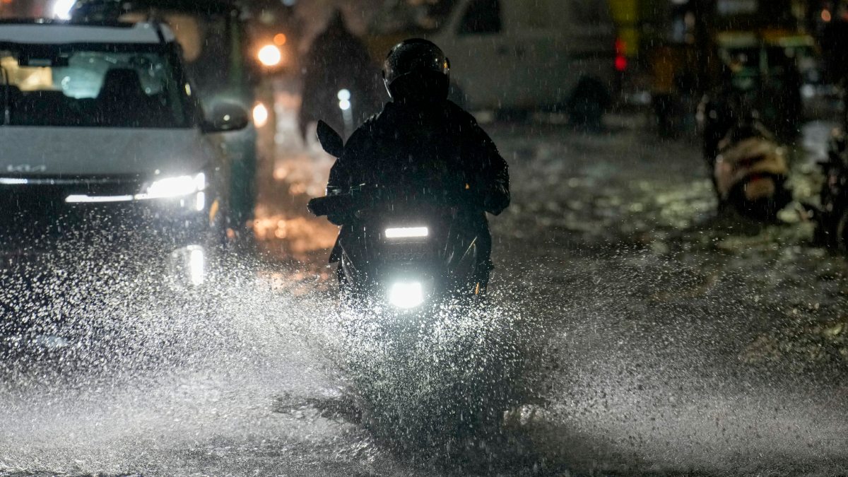 Karnataka Rains: ಬಂಗಾಳಕೊಲ್ಲಿಯಲ್ಲಿ ವಾಯುಭಾರ ಕುಸಿತ: ಬೆಂಗಳೂರು ಸೇರಿ ರಾಜ್ಯದ ಈ ಜಿಲ್ಲೆಗಳಲ್ಲಿ 5 ದಿನ ಭಾರಿ ಮಳೆ ಮುನ್ಸೂಚನೆ